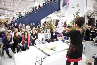 GIFT WRAPPING DEMONSTRATIONS 