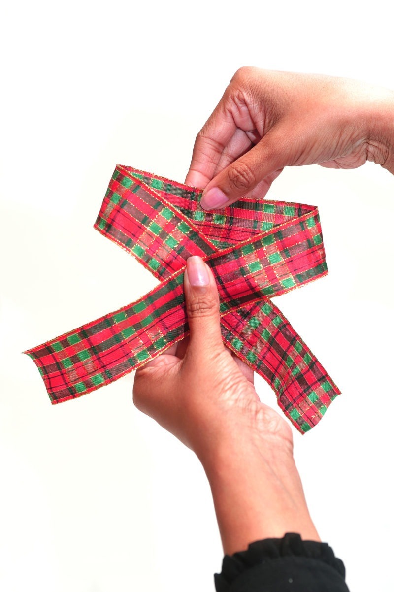 How to gift wrap a basket in cellophane Neelam Meetcha Gift Wrapping