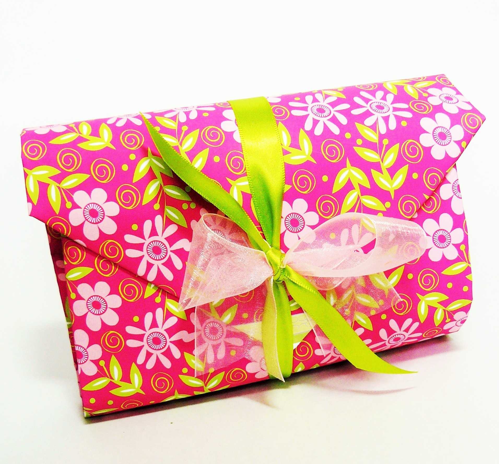 The World of Gift Wrapping Turn A Hug Into A Kiss Neelam Meetcha
