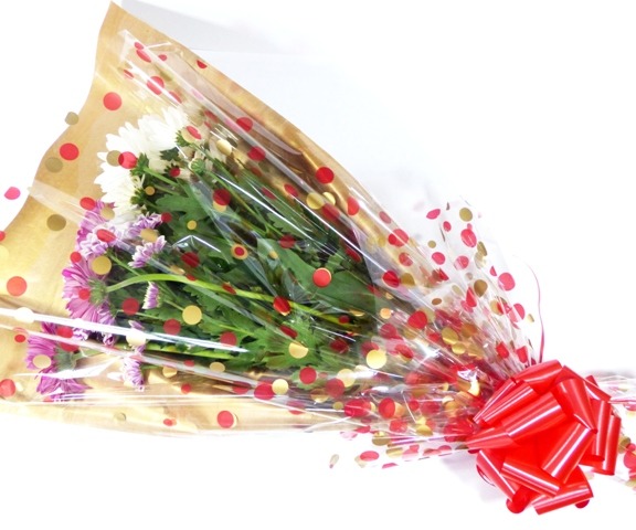HOW TO GIFT WRAP A BUNCH OF FLOWERS IN CELLOPHANE BY NEELAM MEETCHA 