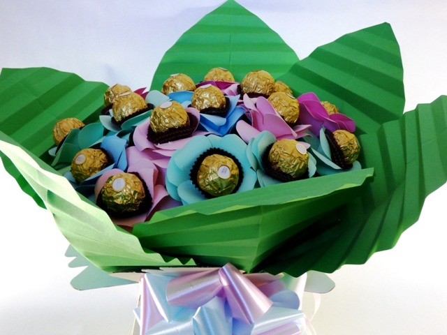 PAPER COUTURE CHOCOLATE BOUQUETS WITH NEELAM MEETCHA GIFT WRAPPING ARTIST
