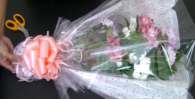 Gift Wrap A Flower Bouquet In Cellophane